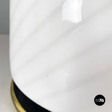 画像をギャラリービューアに読み込む, Table lamp in opaline Murano glass and brass, 1970s