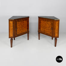 将图片加载到图库查看器,Corner wood consoles with black marble top, 1700s