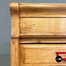 画像をギャラリービューアに読み込む, Archive in wood and red metal, 1940s