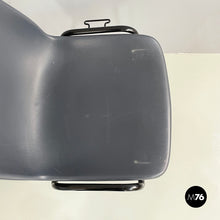 画像をギャラリービューアに読み込む, Stackable chairs in grey plastic and black metal, 2000s