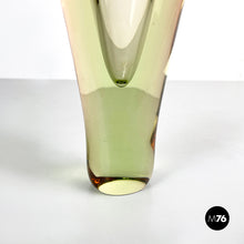 画像をギャラリービューアに読み込む, Green and pink Murano glass vase, 1970s