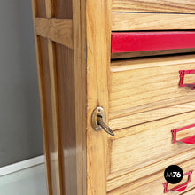 画像をギャラリービューアに読み込む, Archive in wood and red metal, 1940s