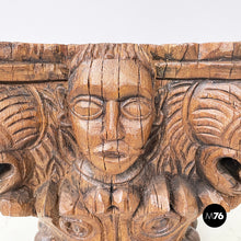 Charger l'image dans la galerie, Capitals in engrave wood, 1600s