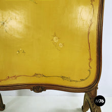 画像をギャラリービューアに読み込む, Fire screen in crafted wood with floral decorations, 1940s