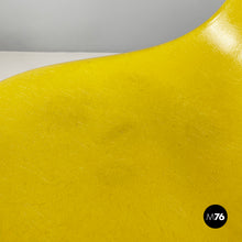 画像をギャラリービューアに読み込む, Shell Chairs by Charles and Ray Eames for Herman Miller, 1970s