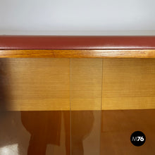 画像をギャラリービューアに読み込む, Sideboard in wood, glass and burgundy leather, 1960s