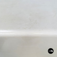 画像をギャラリービューアに読み込む, White fiberglass coffee table with vase holder, 1970s