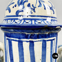 Charger l'image dans la galerie, Vase with lid in blue and white majolica, 1715