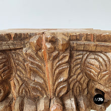 Charger l'image dans la galerie, Capitals in engrave wood, 1600s