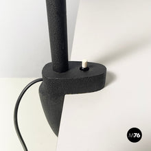 画像をギャラリービューアに読み込む, Table lamp with clamp in black metal and brass, 1970s