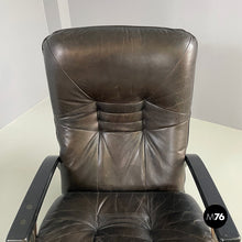 画像をギャラリービューアに読み込む, Reclining armchairs and pouf by De Sede, 1970s