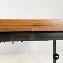 画像をギャラリービューアに読み込む, Extendable dining table in wood and black metal, 1960s
