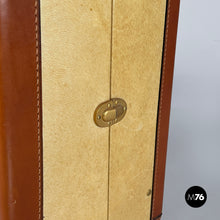 将图片加载到图库查看器,Suitcase in beige and brow leather, 1960s