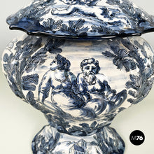 画像をギャラリービューアに読み込む, Vase in white and blue ceramic, 1900-1950s