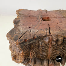 Charger l'image dans la galerie, Capitals in engrave wood, 1600s