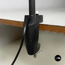 画像をギャラリービューアに読み込む, Table lamp with clamp in black metal and brass, 1970s