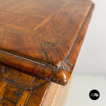 画像をギャラリービューアに読み込む, Wooden drop-leaf chest of drawers, 1700s