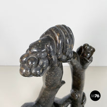画像をギャラリービューアに読み込む, Sculpture of monkeys in marble, 20th century