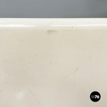 画像をギャラリービューアに読み込む, White fiberglass coffee table with vase holder, 1970s