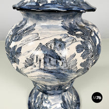 画像をギャラリービューアに読み込む, Vase in white and blue ceramic, 1900-1950s