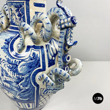 Charger l'image dans la galerie, Vase with lid in blue and white majolica, 1715