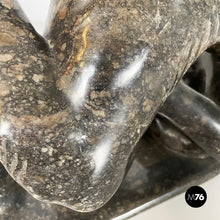 画像をギャラリービューアに読み込む, Sculpture of monkeys in marble, 20th century