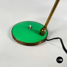 画像をギャラリービューアに読み込む, Adjustable table lamp in gold and green metal, 1950s