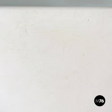 画像をギャラリービューアに読み込む, White fiberglass coffee table with vase holder, 1970s