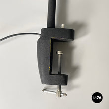 画像をギャラリービューアに読み込む, Table lamp with clamp in black metal and brass, 1970s