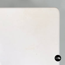 画像をギャラリービューアに読み込む, White fiberglass coffee table with vase holder, 1970s