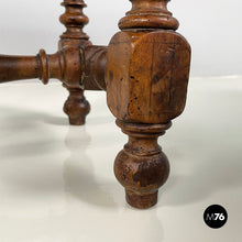 画像をギャラリービューアに読み込む, Stools in finely crafted wood, 1600-1800s