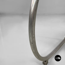 将图片加载到图库查看器,Chairs in red faux leather and metal, 1930s