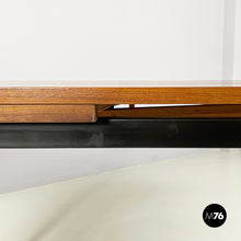 画像をギャラリービューアに読み込む, Extendable dining table in wood and black metal, 1960s