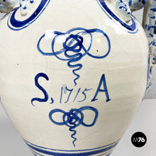Charger l'image dans la galerie, Vase with lid in blue and white majolica, 1715