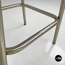将图片加载到图库查看器,Stools in metal and black leather, 1970s