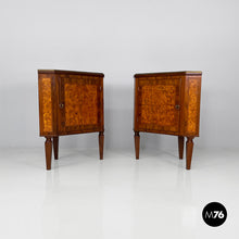 将图片加载到图库查看器,Corner wood consoles with black marble top, 1700s