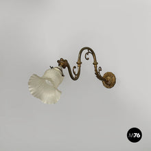 Load image into Gallery viewer, Wall lamp in brass and glass, 1950s