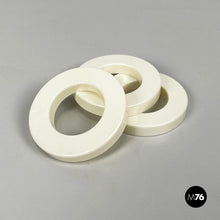 画像をギャラリービューアに読み込む, White rings for the perpetual wall calendar by Ring A Date, 2020s