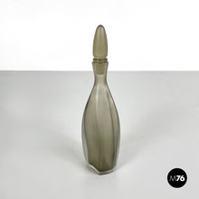 画像をギャラリービューアに読み込む, Decorative bottle with cap by Venini, 1990s