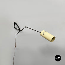将图片加载到图库查看器,Wall lamp in metal and brass, 1950s