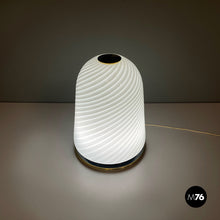 画像をギャラリービューアに読み込む, Table lamp in opaline Murano glass and brass, 1970s