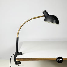 画像をギャラリービューアに読み込む, Table lamp with clamp in black metal and brass, 1970s