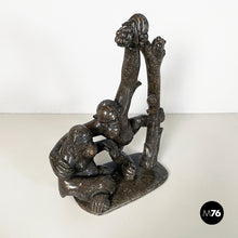 画像をギャラリービューアに読み込む, Sculpture of monkeys in marble, 20th century
