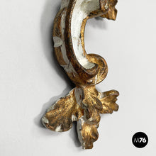 Load image into Gallery viewer, Gilded wood wall lamp, 1700s