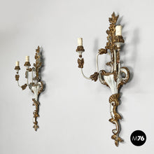 Load image into Gallery viewer, Gilded wood wall lamp, 1700s