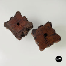 Charger l'image dans la galerie, Capitals in engrave wood, 1600s