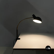 画像をギャラリービューアに読み込む, Table lamp with clamp in black metal and brass, 1970s