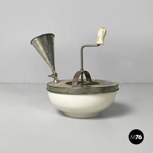 将图片加载到图库查看器,Mayonnaise maker by Lavero, 1911