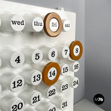 画像をギャラリービューアに読み込む, Light brown rings for the perpetual wall calendar by Ring A Date, 2020s