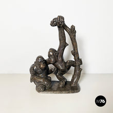 画像をギャラリービューアに読み込む, Sculpture of monkeys in marble, 20th century